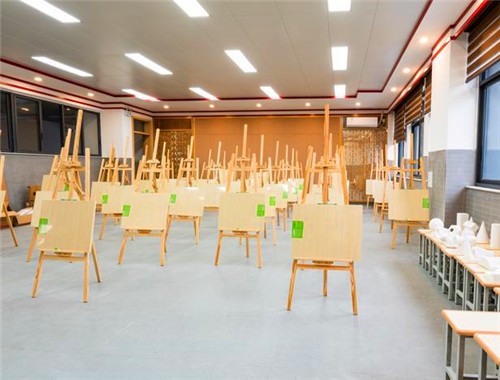 变色龙美术学校